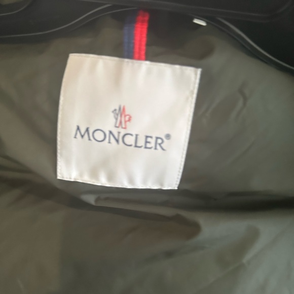 Selling a authentic Moncler Bairon Faux-Fur-Trim Vest - Picture 3 of 8